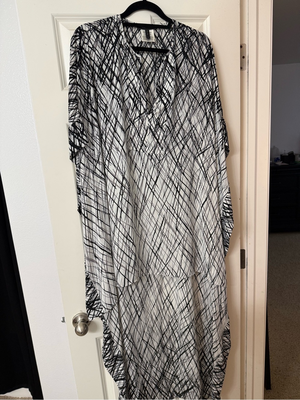 BCBGMaxAzria Black and White Graphic Print Women’s Dress